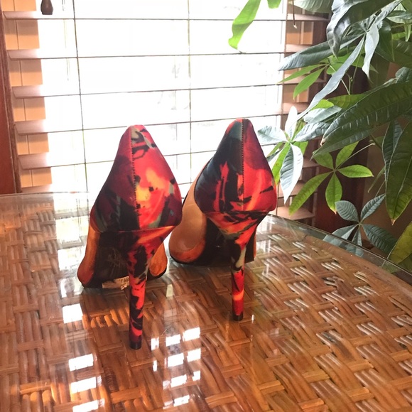 Pretty Pumps - Picture 3 of 3